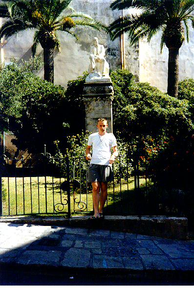 Ik7.jpg (76106 bytes)